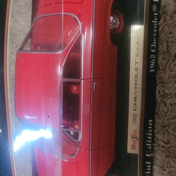 MaiSto Special Edition 1:18 scale model 62' Chevy Bel-Air - Picture 2 of 8